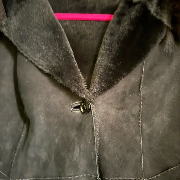 Marc New York Women's Black Genuine Shearling coat. - Picture 3 of 6